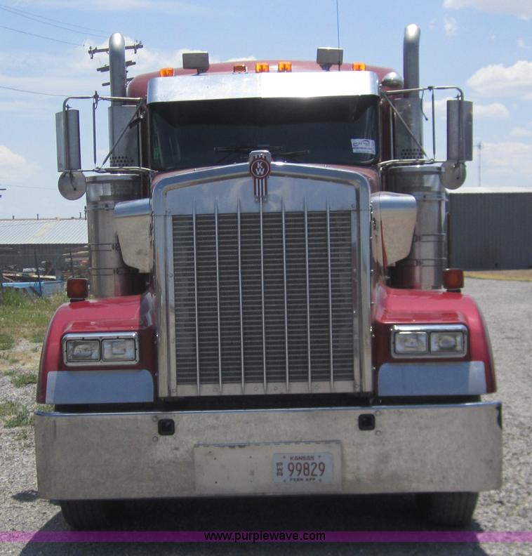 image for item A3852 2005 Kenworth W900 semi truck