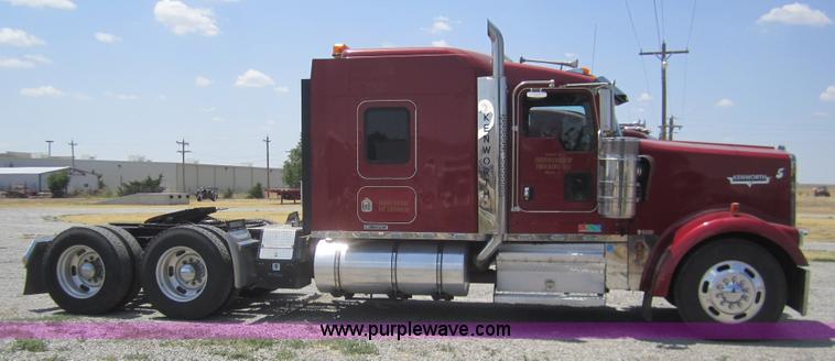 image for item A3852 2005 Kenworth W900 semi truck