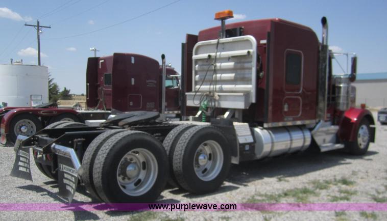 image for item A3852 2005 Kenworth W900 semi truck