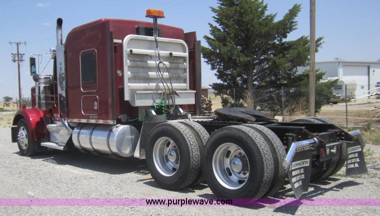 image for item A3852 2005 Kenworth W900 semi truck