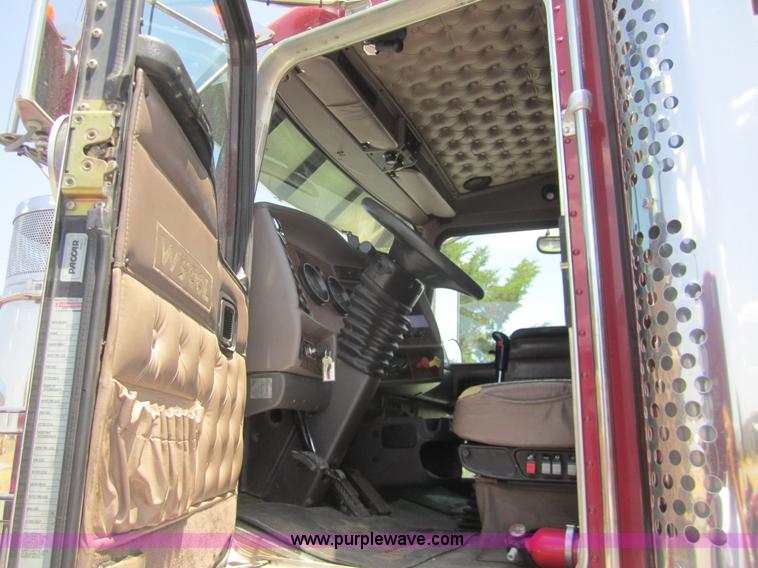 image for item A3852 2005 Kenworth W900 semi truck