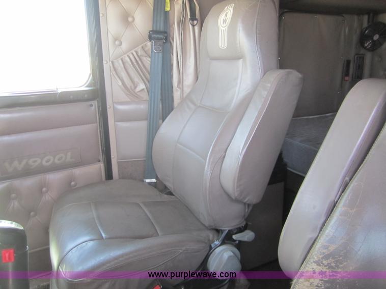 image for item A3852 2005 Kenworth W900 semi truck