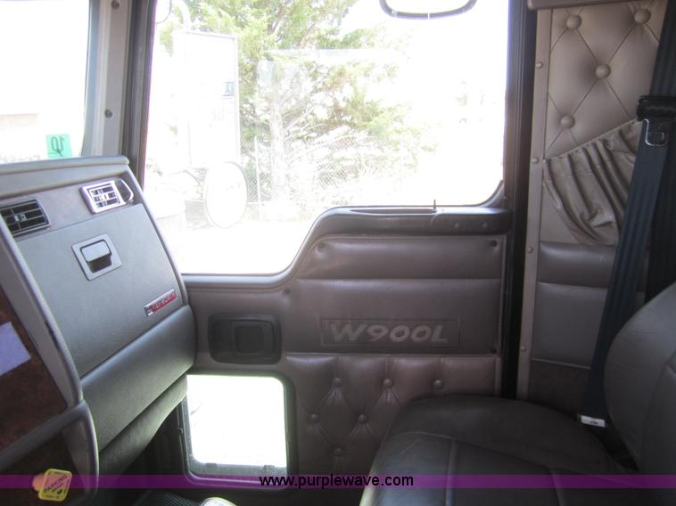 image for item A3852 2005 Kenworth W900 semi truck