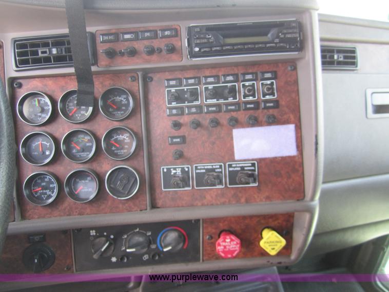 image for item A3852 2005 Kenworth W900 semi truck