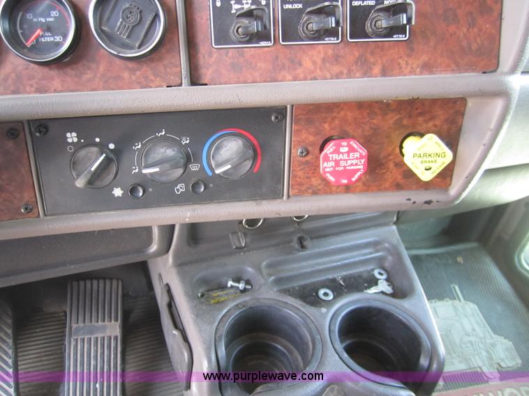 image for item A3852 2005 Kenworth W900 semi truck