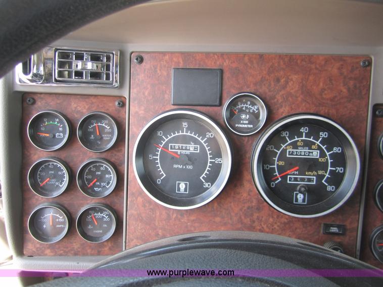 image for item A3852 2005 Kenworth W900 semi truck