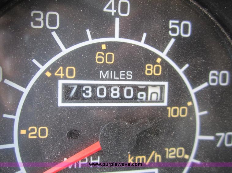 image for item A3852 2005 Kenworth W900 semi truck