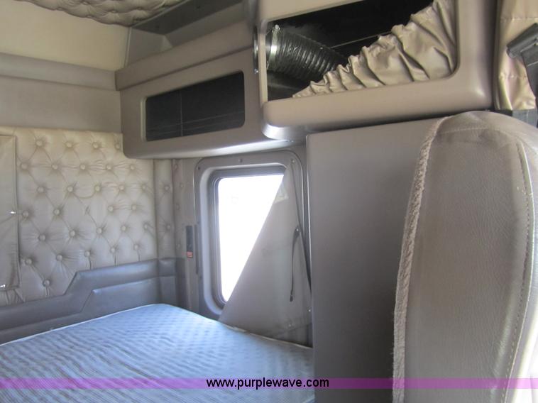 image for item A3852 2005 Kenworth W900 semi truck