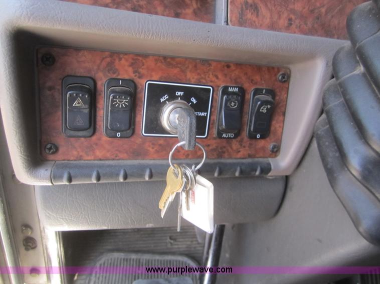 image for item A3852 2005 Kenworth W900 semi truck