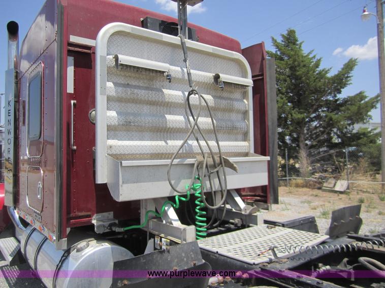 image for item A3852 2005 Kenworth W900 semi truck