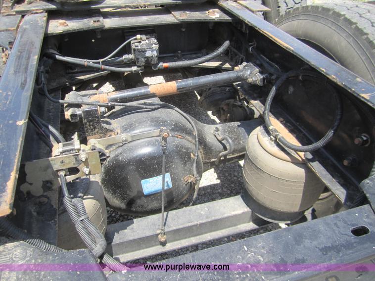 image for item A3852 2005 Kenworth W900 semi truck