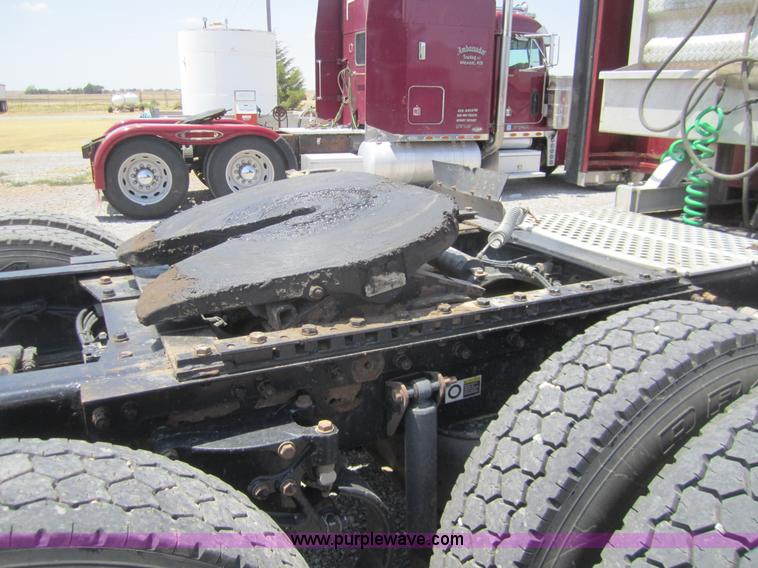 image for item A3852 2005 Kenworth W900 semi truck