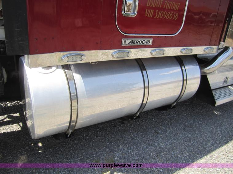 image for item A3852 2005 Kenworth W900 semi truck