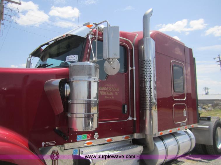 image for item A3852 2005 Kenworth W900 semi truck
