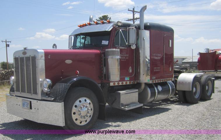 image for item A3853 1998 Peterbilt 379 semi truck