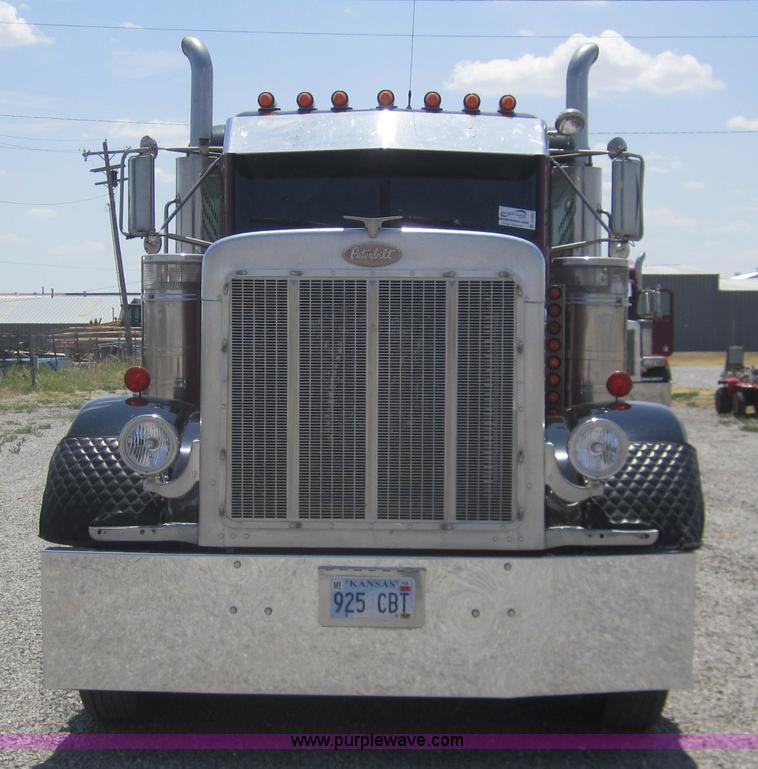 image for item A3853 1998 Peterbilt 379 semi truck