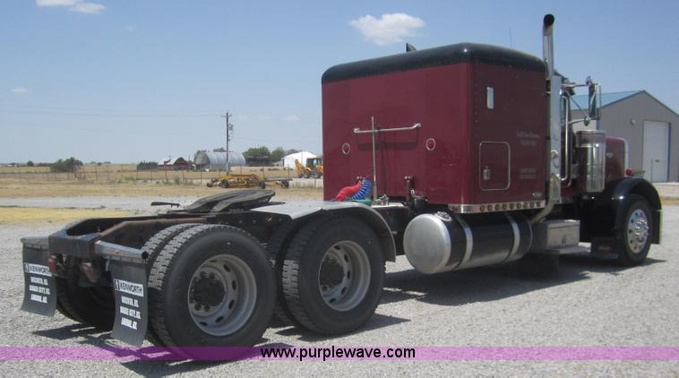 image for item A3853 1998 Peterbilt 379 semi truck