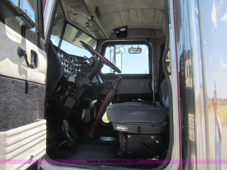 image for item A3853 1998 Peterbilt 379 semi truck