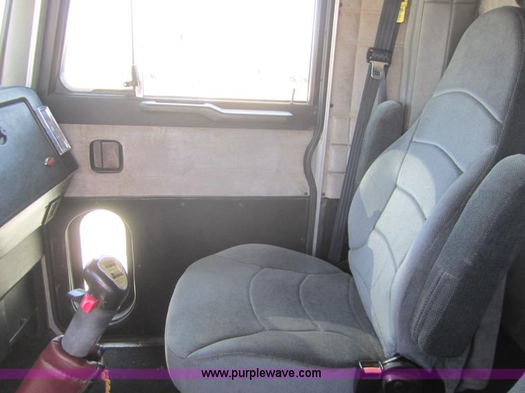 image for item A3853 1998 Peterbilt 379 semi truck