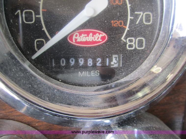 image for item A3853 1998 Peterbilt 379 semi truck