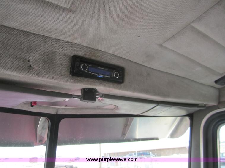 image for item A3853 1998 Peterbilt 379 semi truck