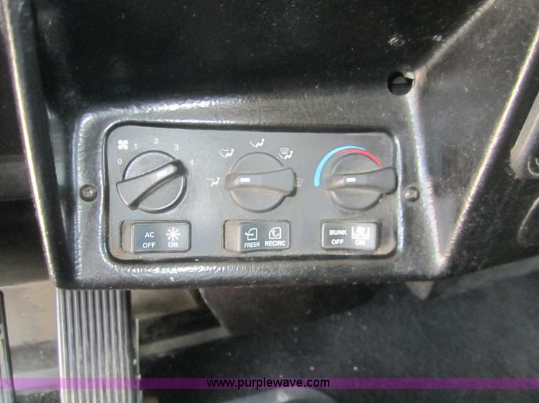 image for item A3853 1998 Peterbilt 379 semi truck