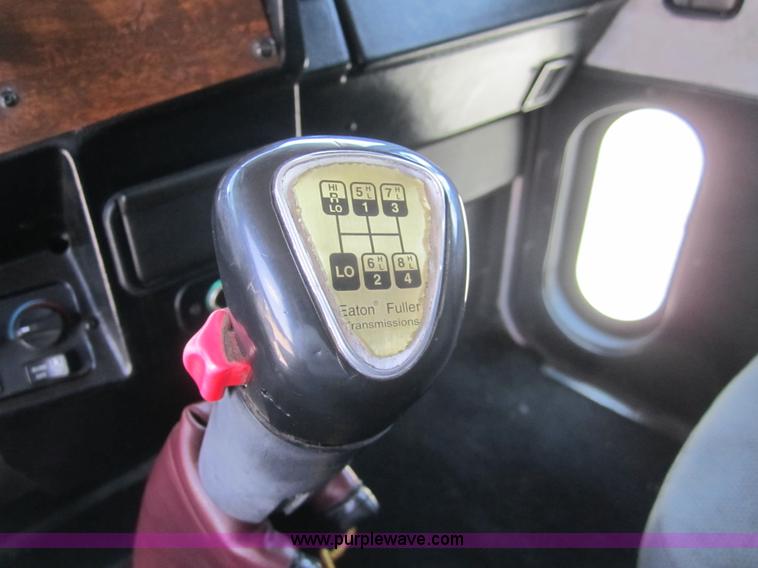 image for item A3853 1998 Peterbilt 379 semi truck