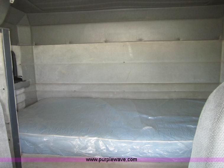 image for item A3853 1998 Peterbilt 379 semi truck