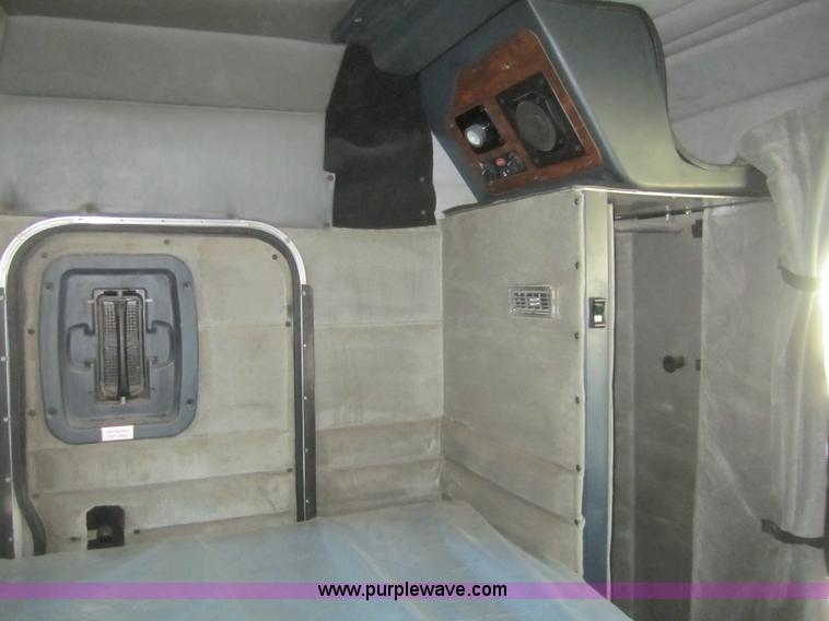 image for item A3853 1998 Peterbilt 379 semi truck