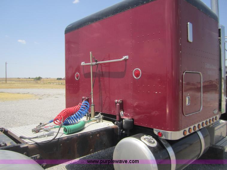image for item A3853 1998 Peterbilt 379 semi truck