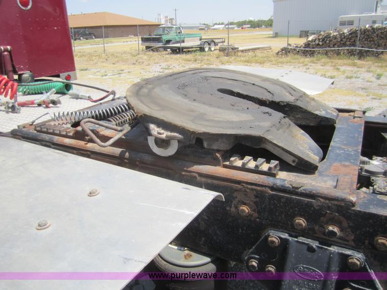 image for item A3853 1998 Peterbilt 379 semi truck