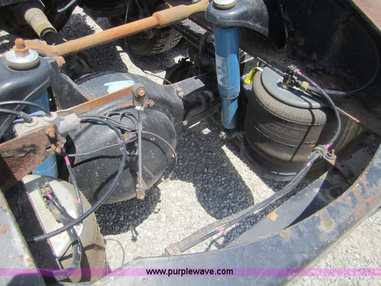 image for item A3853 1998 Peterbilt 379 semi truck