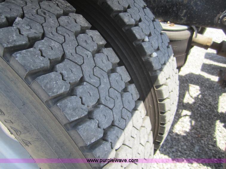 image for item A3853 1998 Peterbilt 379 semi truck