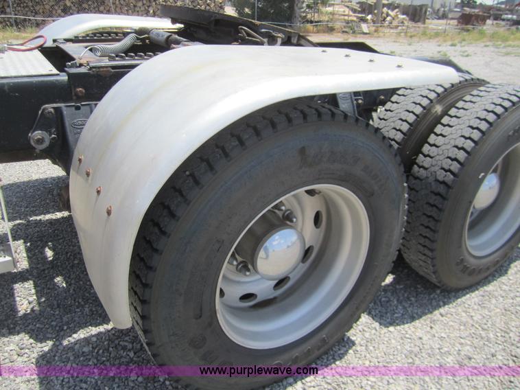 image for item A3853 1998 Peterbilt 379 semi truck