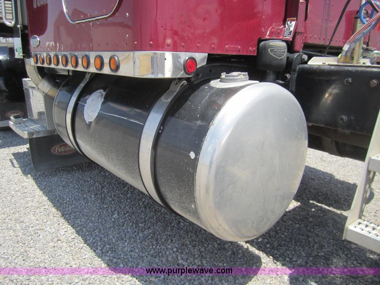 image for item A3853 1998 Peterbilt 379 semi truck