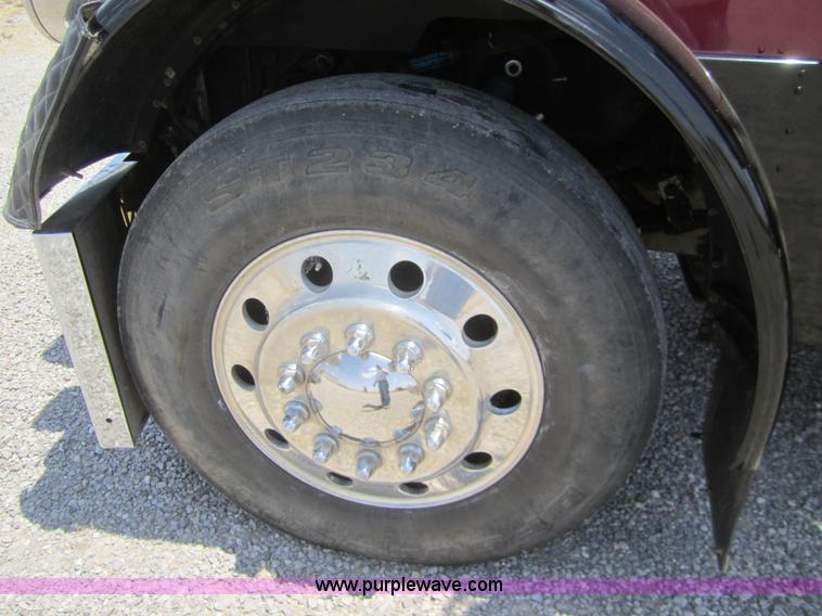 image for item A3853 1998 Peterbilt 379 semi truck