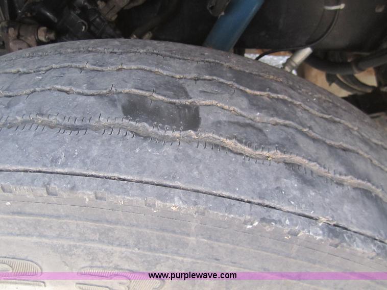 image for item A3853 1998 Peterbilt 379 semi truck