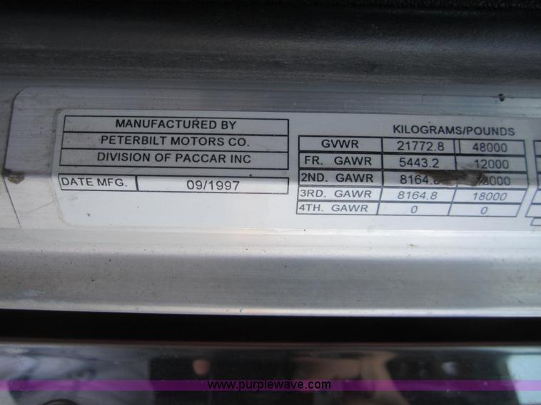 image for item A3853 1998 Peterbilt 379 semi truck