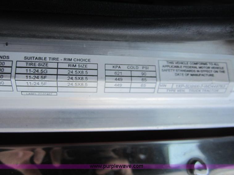 image for item A3853 1998 Peterbilt 379 semi truck