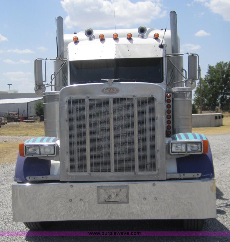 image for item A3854 1999 Peterbilt 379 semi truck