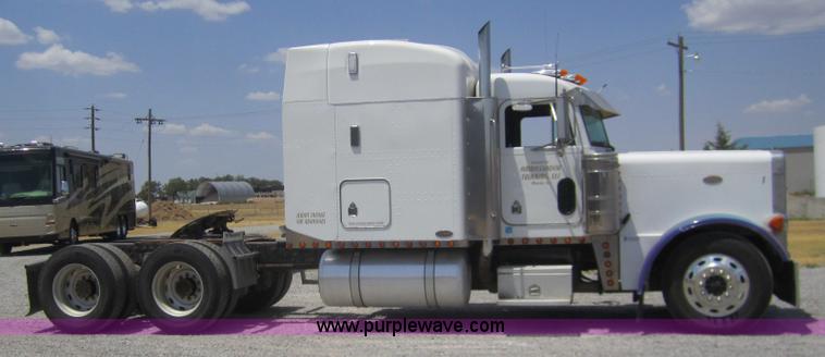 image for item A3854 1999 Peterbilt 379 semi truck