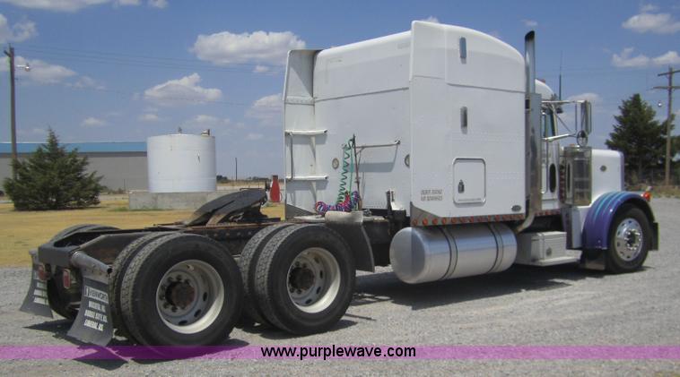 image for item A3854 1999 Peterbilt 379 semi truck