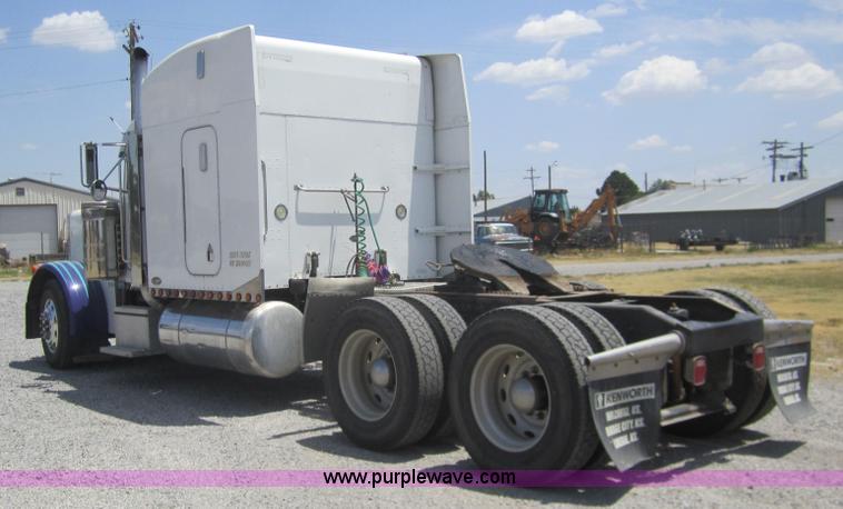 image for item A3854 1999 Peterbilt 379 semi truck