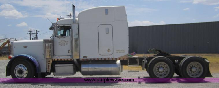 image for item A3854 1999 Peterbilt 379 semi truck
