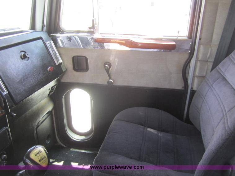 image for item A3854 1999 Peterbilt 379 semi truck