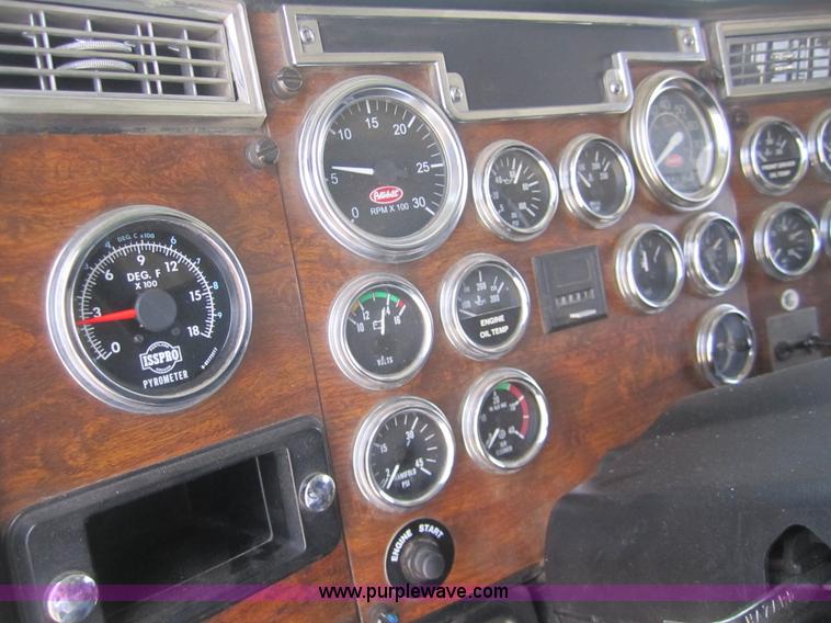 image for item A3854 1999 Peterbilt 379 semi truck