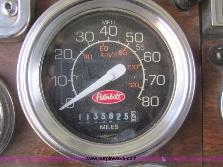 image for item A3854 1999 Peterbilt 379 semi truck
