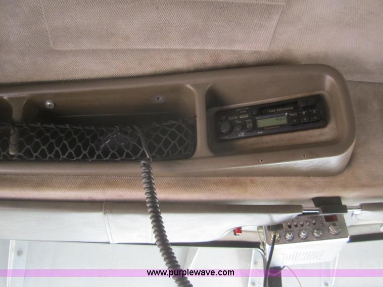 image for item A3854 1999 Peterbilt 379 semi truck