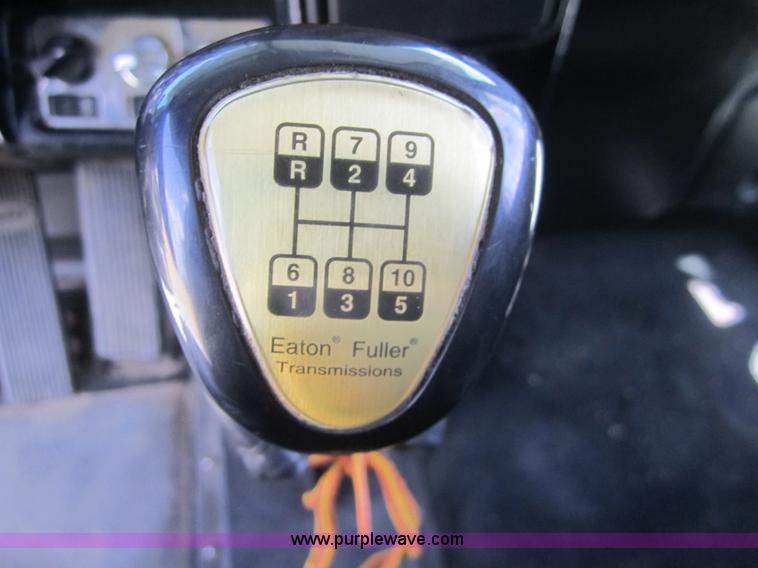 image for item A3854 1999 Peterbilt 379 semi truck