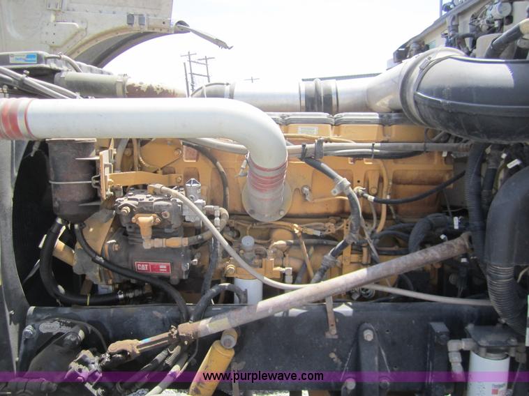 image for item A3854 1999 Peterbilt 379 semi truck